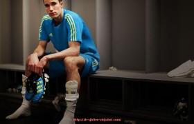 世俱杯直播-英超有哪些18岁左右的青年球员崭露头角?